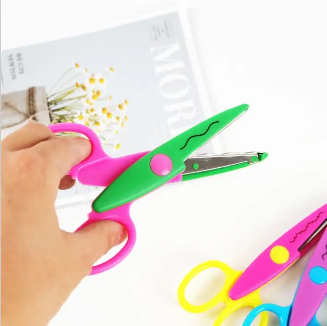 ZIG ZAG MULTICOLOUR SCISSOR SET 