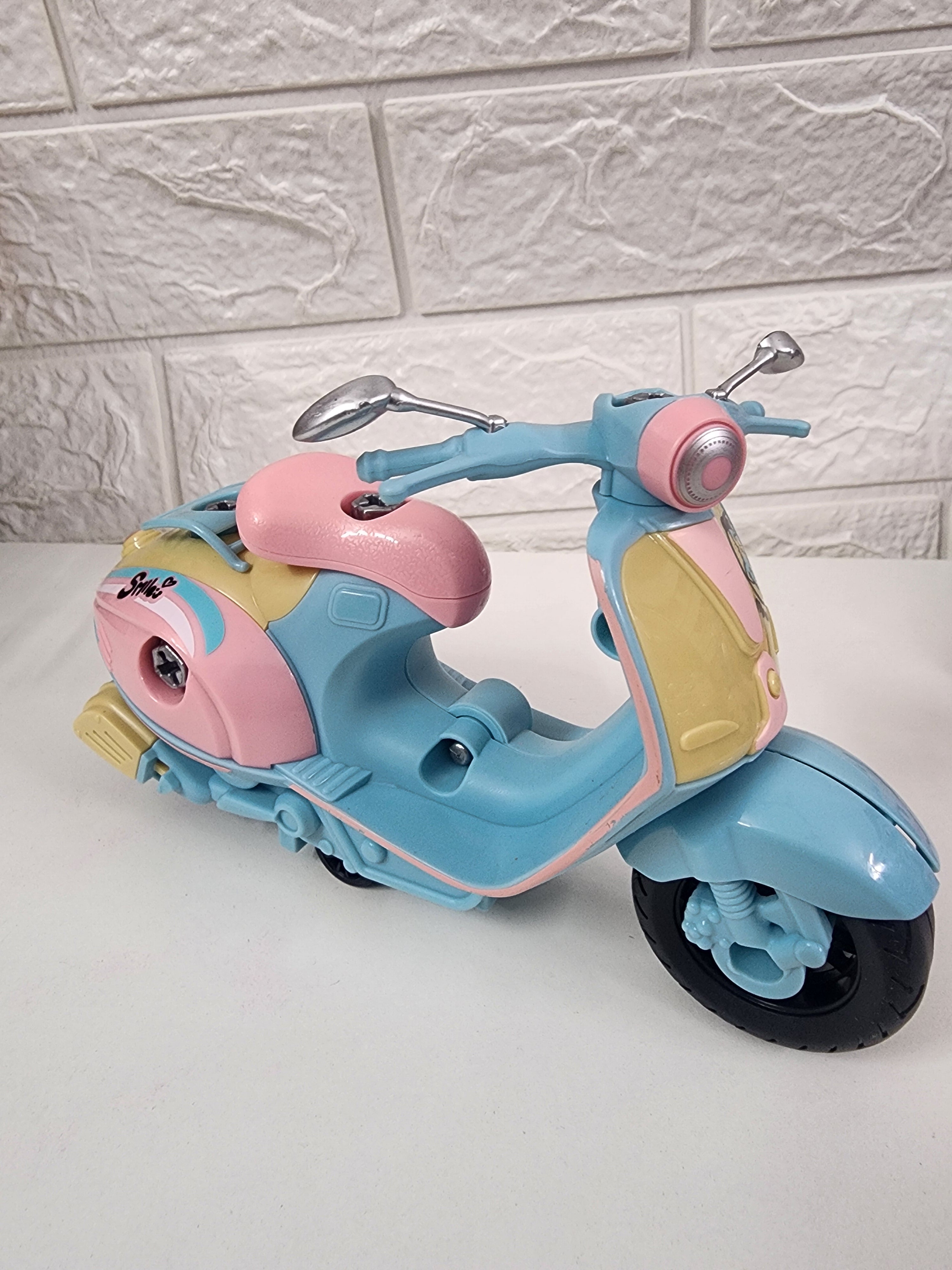 Cute Mini Scooter Toy 🛵💗
